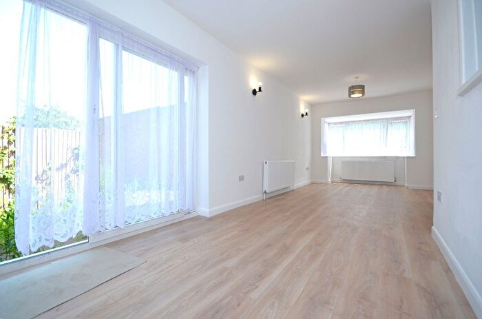 2 Bedroom End Of Terrace House To Rent In Mashie Road, Acton, W3