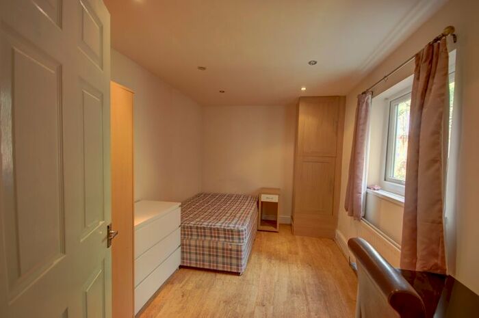 2 Bedroom Flat To Rent In Newlands Road, High West Jesmond, Newcastle Upon Tyne, NE2