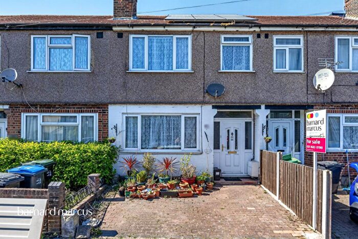 3 Bedroom Terraced House For Sale In Kynaston Avenue, Thornton Heath, CR7