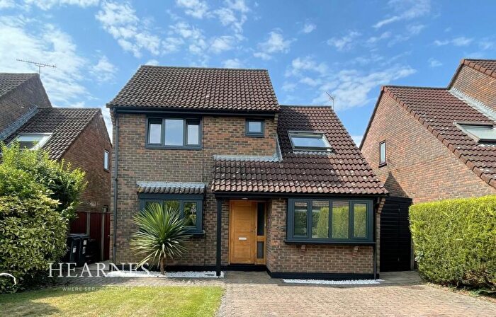 4 Bedroom Detached House For Sale In Throopside Avenue, Bournemouth, BH9