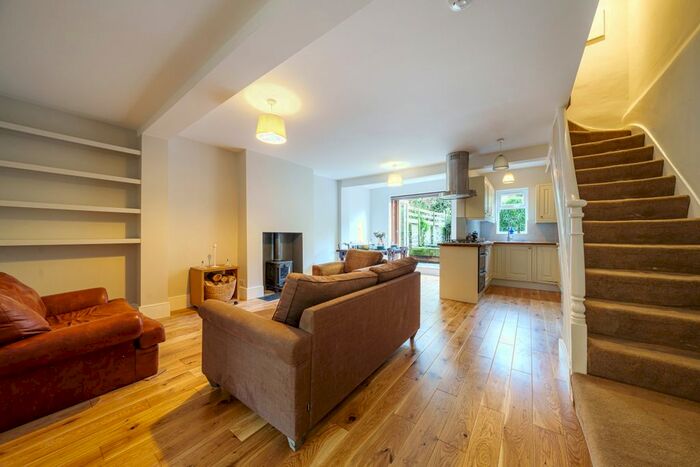 3 Bedroom Maisonette To Rent In Woodstock Road, London, N4