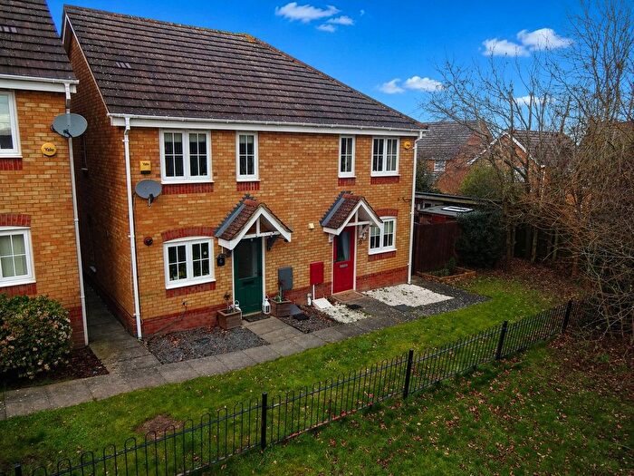 2 Bedroom Semi Detached House For Sale In Farriers Way, Houghton Regis, Dunstable, Bedfordshire, LU5