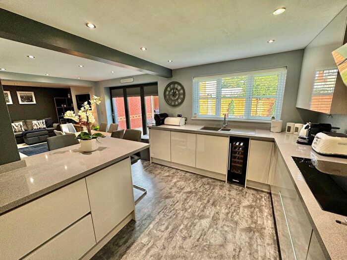 4 Bedroom Detached House For Sale In Bluebell Drive, Bedworth, CV12