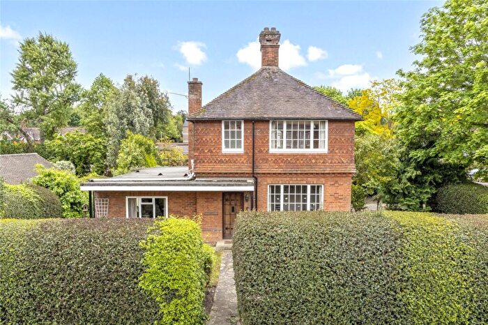 3 Bedroom Detached House For Sale In St. Georges Road, Weybridge, Surrey, KT13