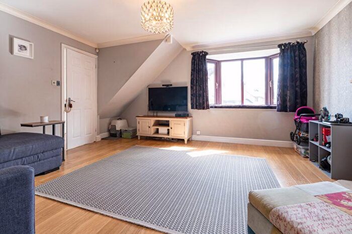 4 Bedroom Detached House For Sale In Trafalgar Avenue, Bletchley, Milton Keynes, MK3