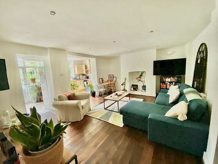 1 Bedroom Flat To Rent In Greenwood Road, London, E8