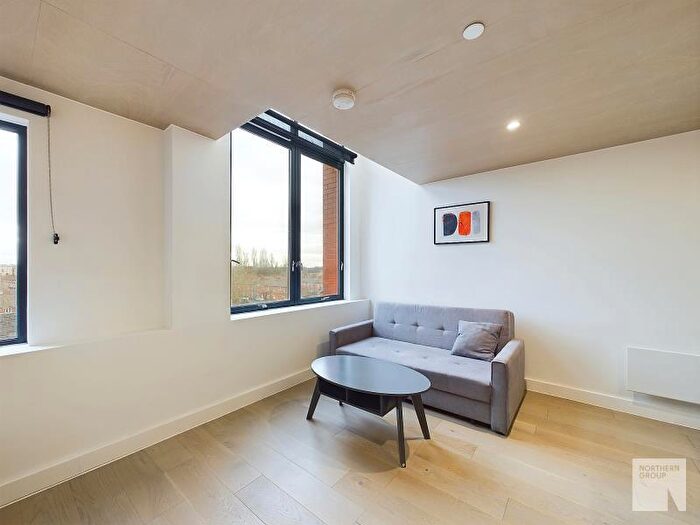 2 Bedroom Apartment To Rent In Sky Gardens :: Old Trafford, M15