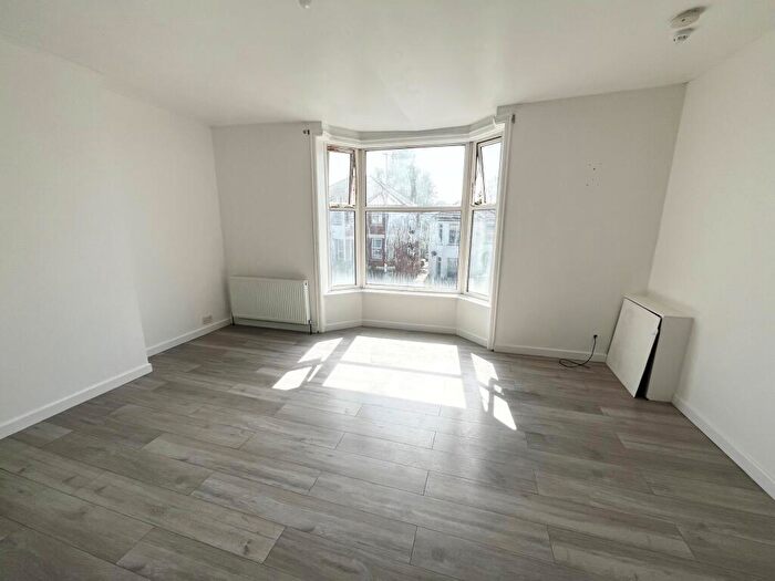 3 Bedroom Flat To Rent In Bournemouth Road, Poole, BH14