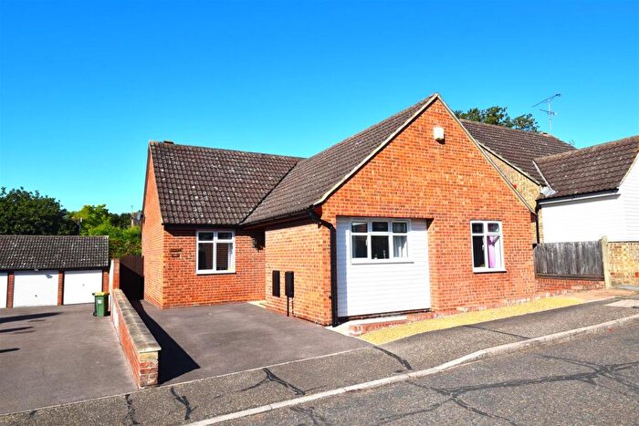 3 Bedroom Detached Bungalow For Sale In Minton Heights, Rochford, SS4