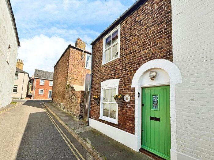 1 Bedroom End Of Terrace House For Sale In Bridge Road, Deal, Kent, CT14