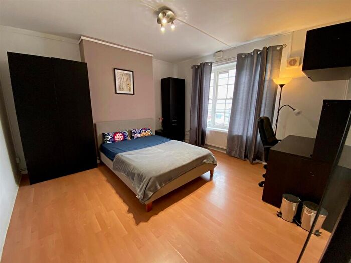 3 Bedroom Flat To Rent In Levita House Kings Cross, NW1