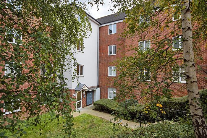 2 Bedroom Flat For Sale In Chalfont Road, London, SE25