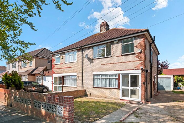 3 Bedroom Semi-Detached House For Sale In Shakespeare Avenue, Hayes, UB4
