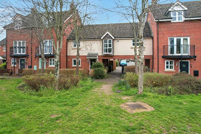 3 Bedroom Coach House For Sale In Llewellyn Chase, Old Wolverton, Milton Keynes, MK12