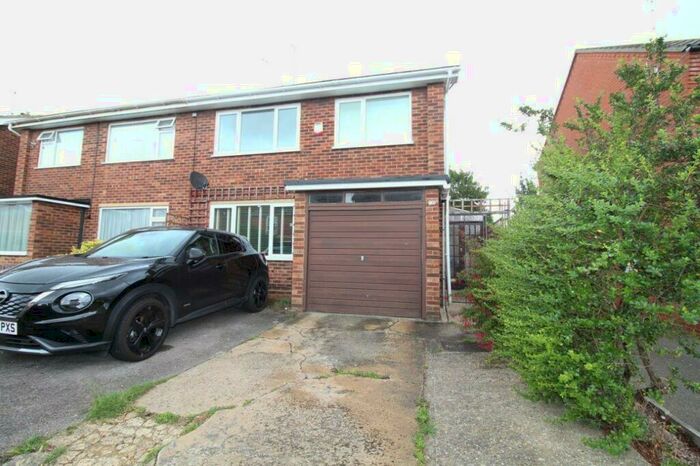 3 Bedroom Semi-Detached House To Rent In Bramford Lane, Ipswich, IP1