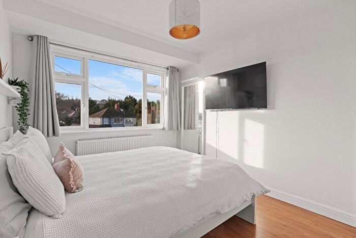 3 Bedroom Semi-Detached House For Sale In Warland Road, London, SE18
