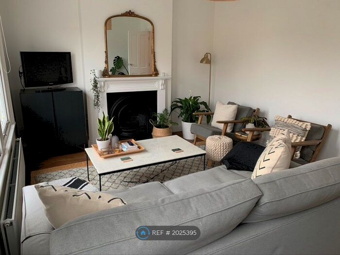 2 Bedroom Flat To Rent In Oakhill Road, London, SW15
