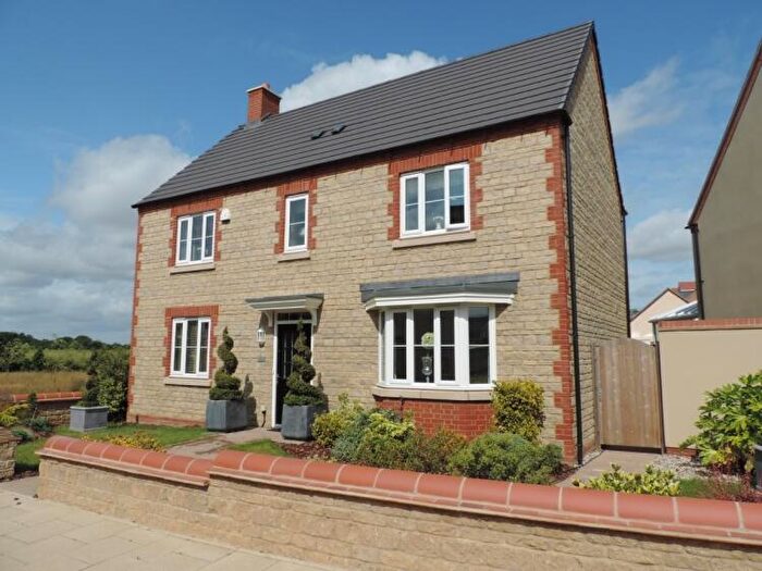 4 Bedroom Detached House To Rent In Whitelands Way, Bicester, OX26