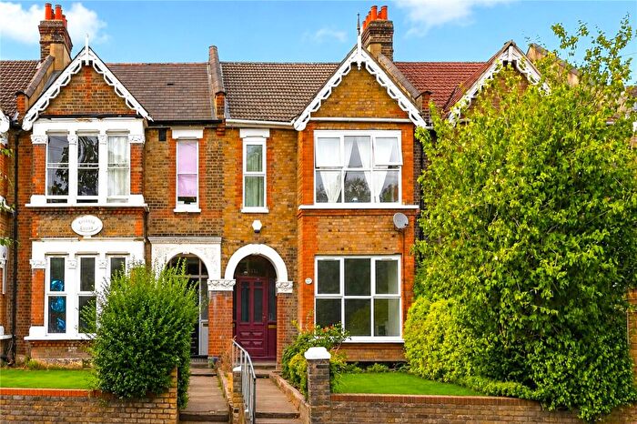3 Bedroom Flat For Sale In Church Hill, Walthamstow, London, E17