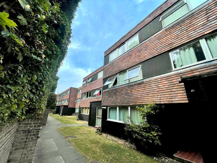 1 Bedroom Flat To Rent In Eleanor Close, Lewes, BN7