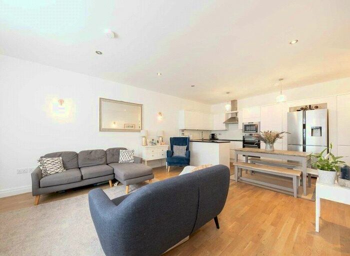 2 Bedroom Apartment To Rent In Weston Park, Hornsey, London, N8