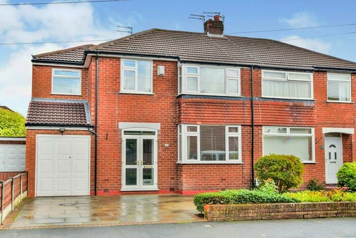 4 Bedroom Semi-Detached House To Rent In Wenlock Road, Sale, Cheshire, M33