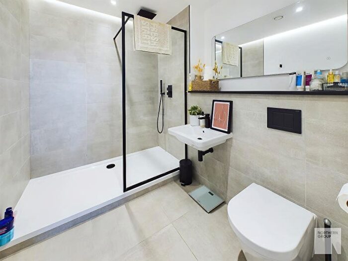 2 Bedroom Apartment To Rent In Apt . :: One Silk St, M4
