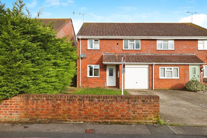 4 Bedroom Semi Detached House For Sale In Willow Drive, Durrington, Salisbury, SP4