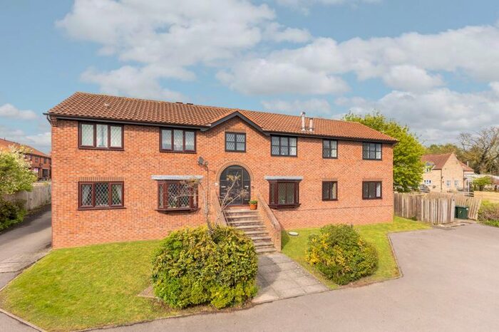 2 Bedroom Flat For Sale In Alma Way, Pickering, YO18