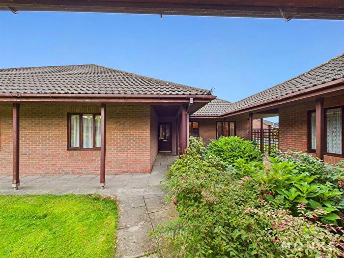 2 Bedroom Semi-detached Bungalow For Sale In Twmpath Lane, Gobowen, Oswestry, SY10