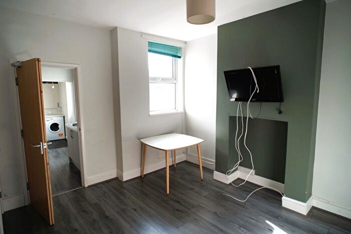 4 Bedroom End Of Terrace House To Rent In Breaval Street, Cardiff, CF24