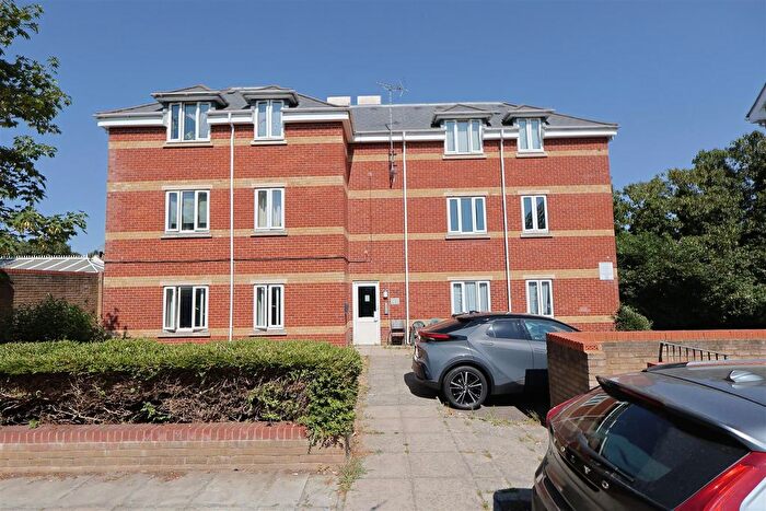 2 Bedroom Flat To Rent In Trafalgar Court, Trafalgar Street, Gillingham, ME7