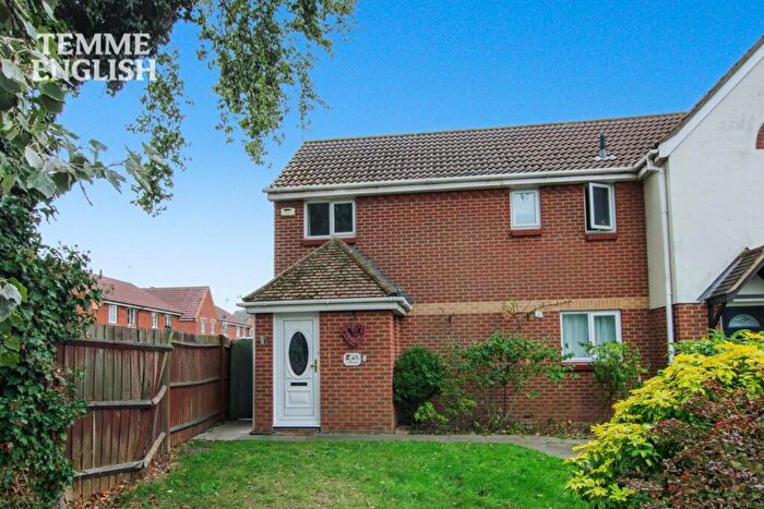 4 Bedroom Semi-Detached House For Sale In Chalice Close, Basildon, SS14