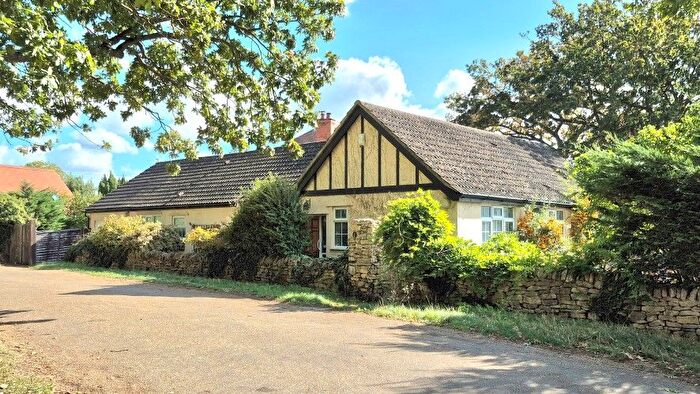 4 Bedroom Detached Bungalow For Sale In Hillway, Woburn Sands, Milton Keynes, Buckinghamshire, MK17