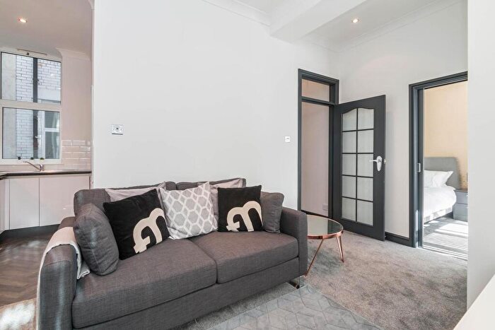 1 Bedroom Apartment To Rent In Burne Jones House, Bennetts Hill, B2