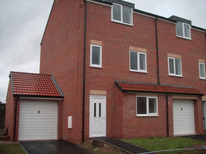 4 Bedroom Semi-Detached House To Rent In Hazel Avenue, Auckley, Doncaster, DN9