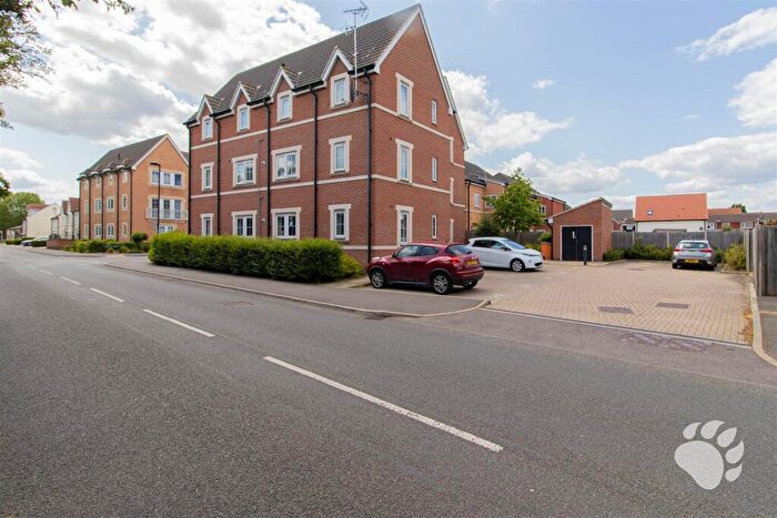 1 Bedroom Flat For Sale In Britten Avenue, Basildon, SS14