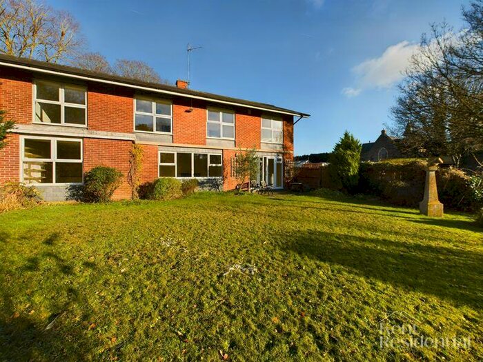 5 Bedroom Semi-Detached House To Rent In Kings Orchard, Rochester, ME1