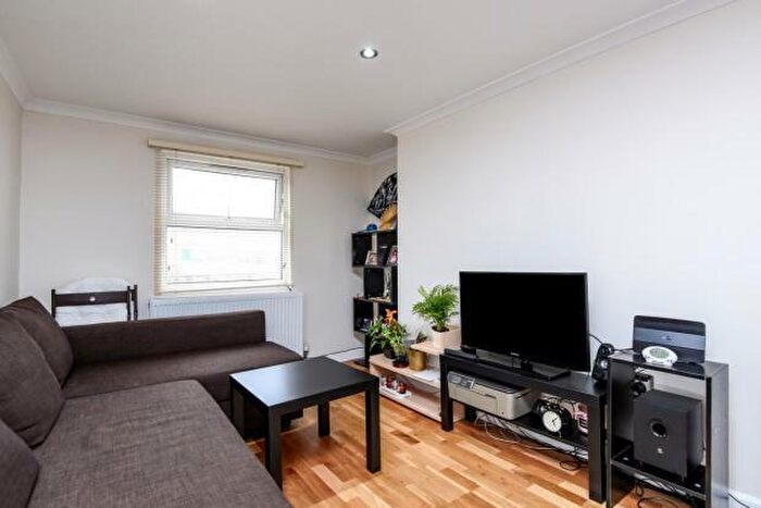 2 Bedroom Flat To Rent In Ilderton Road, London, SE15