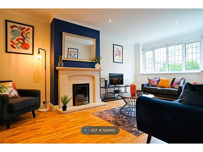 3 Bedroom Semi-Detached House To Rent In Grosvenor Close, Southampton, SO17