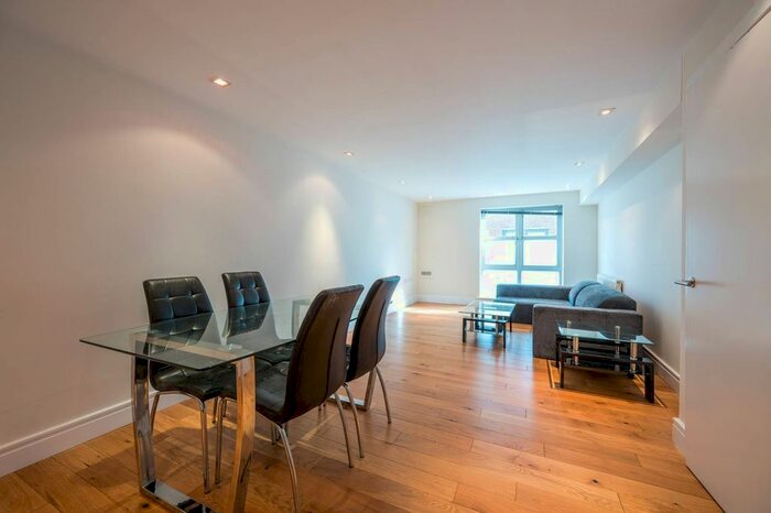 2 Bedroom Flat To Rent In Elizabeth Mews, Shoreditch, London, E2
