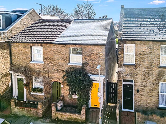 3 Bedroom Semi Detached House For Sale In Hall Street, Chelmsford, CM2