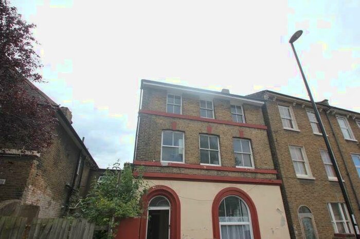 Flat To Rent In Courthill Road, Lewisham, SE13