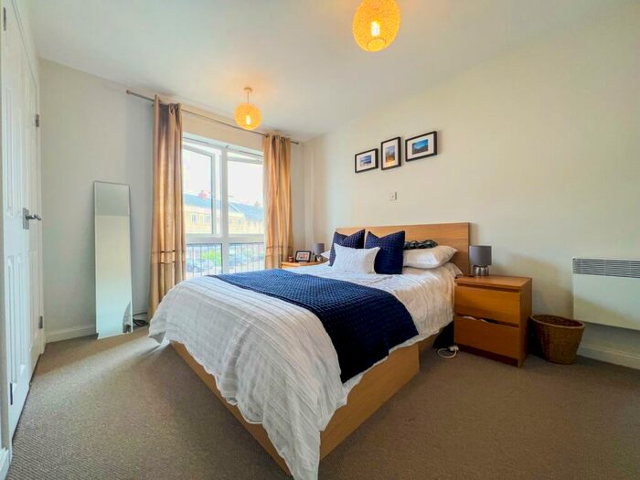 2 Bedroom Flat To Rent In Adventurer`s Quay, Cardiff Bay, CF10