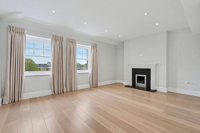 3 Bedroom Flat To Rent In Harrogate House, Sloane Square, SW1W