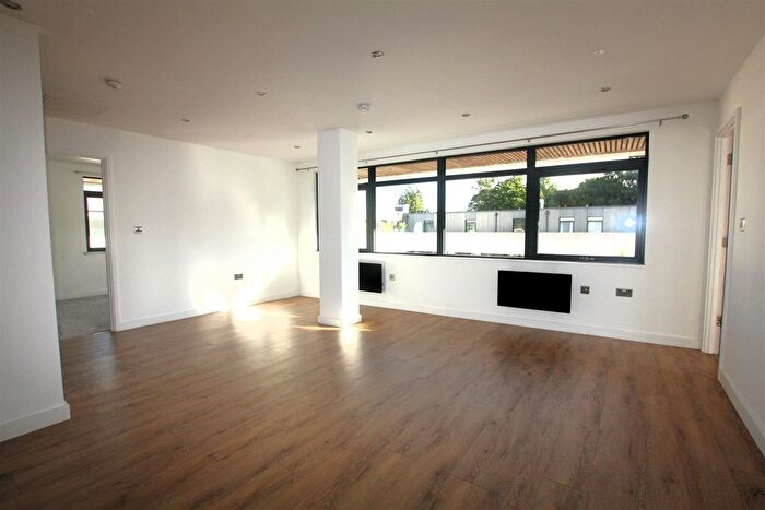 1 Bedroom Flat To Rent In Hopewood Park, Deepdene Avenue, Dorking, RH5