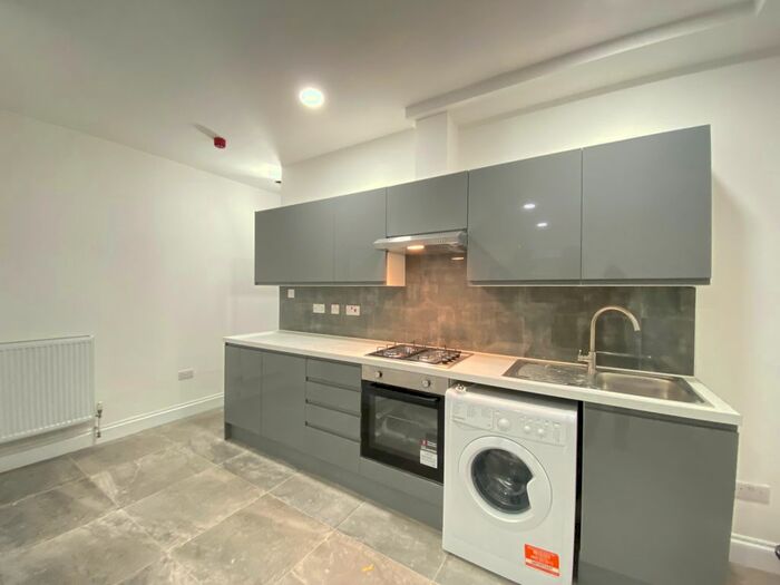 2 Bedroom Flat To Rent In Balnacraig Avenue, London NW10