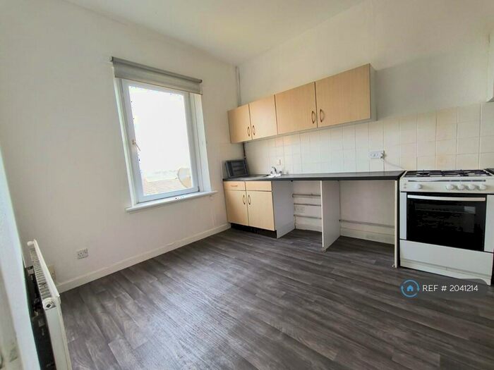 3 Bedroom Flat To Rent In Court Street, Dundee, DD3