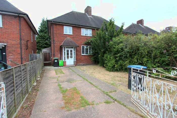 3 Bedroom Semi-Detached House To Rent In Reservoir Road, Oakwood, N14