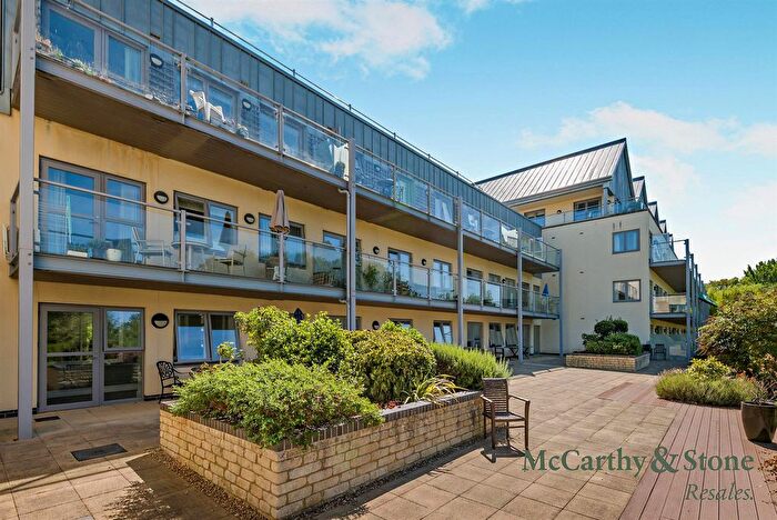 1 Bedroom Flat For Sale In Bowles Court, Westmead Lane, Chippenham, SN15
